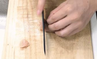 日本小哥用豆腐做刀,日本小哥铸刀全过程视频