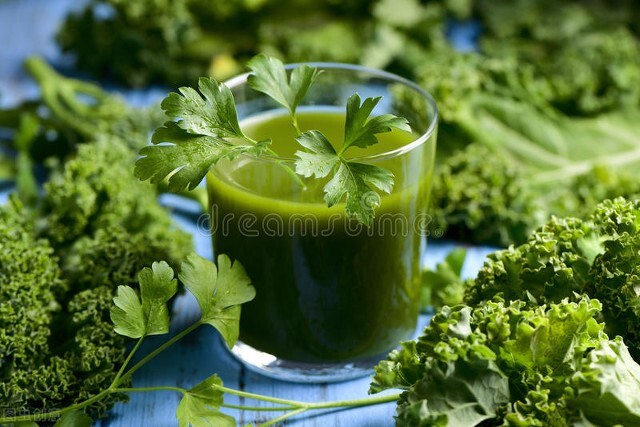 用眼过度吃什么保健,三种护眼食物不再让眼睛干涩