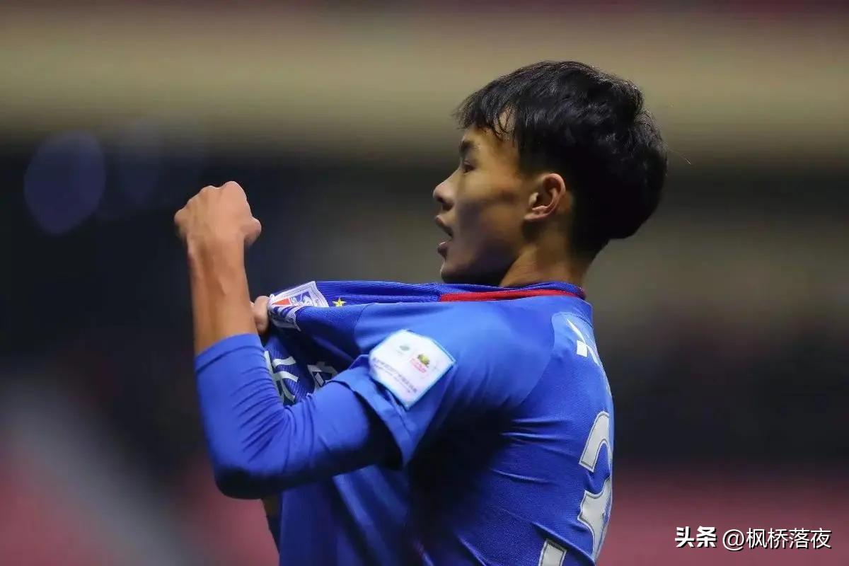 武磊接过西班牙人七号球衣,上海申花武磊最新消息