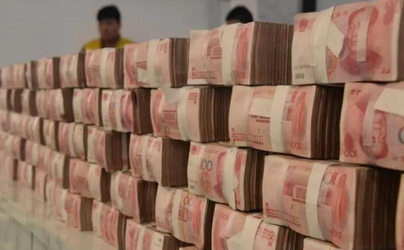 2016年无业孕妇在家躺着挣钱？家里现金堆成山！警方：家有上百万