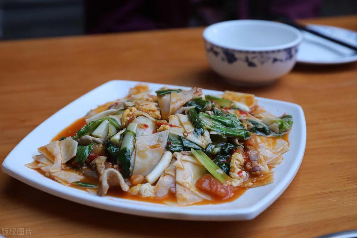 去云南旅游哪些美食值得推荐呢,去云南旅游当地有什么特色美食