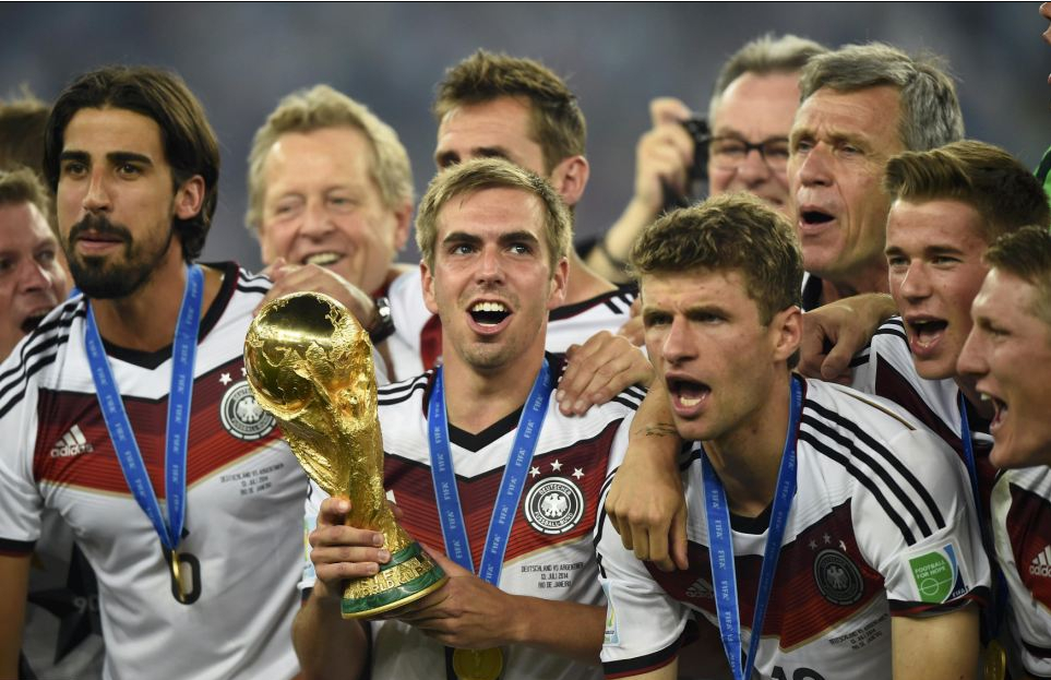 世界杯最强阵容梅罗领衔,历届金球和世界足球先生