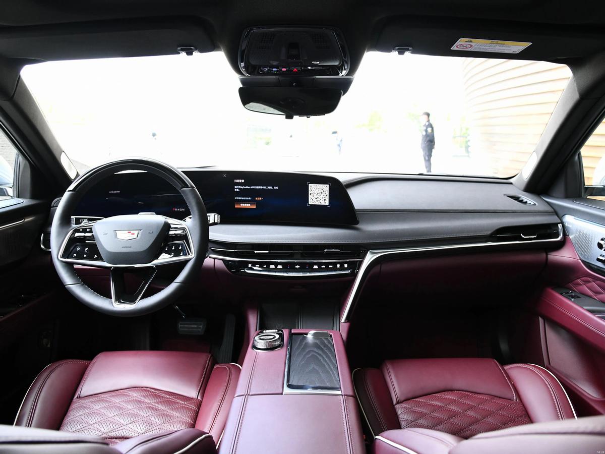 低调又高级的轿车,低调而又豪华的年轻轿车