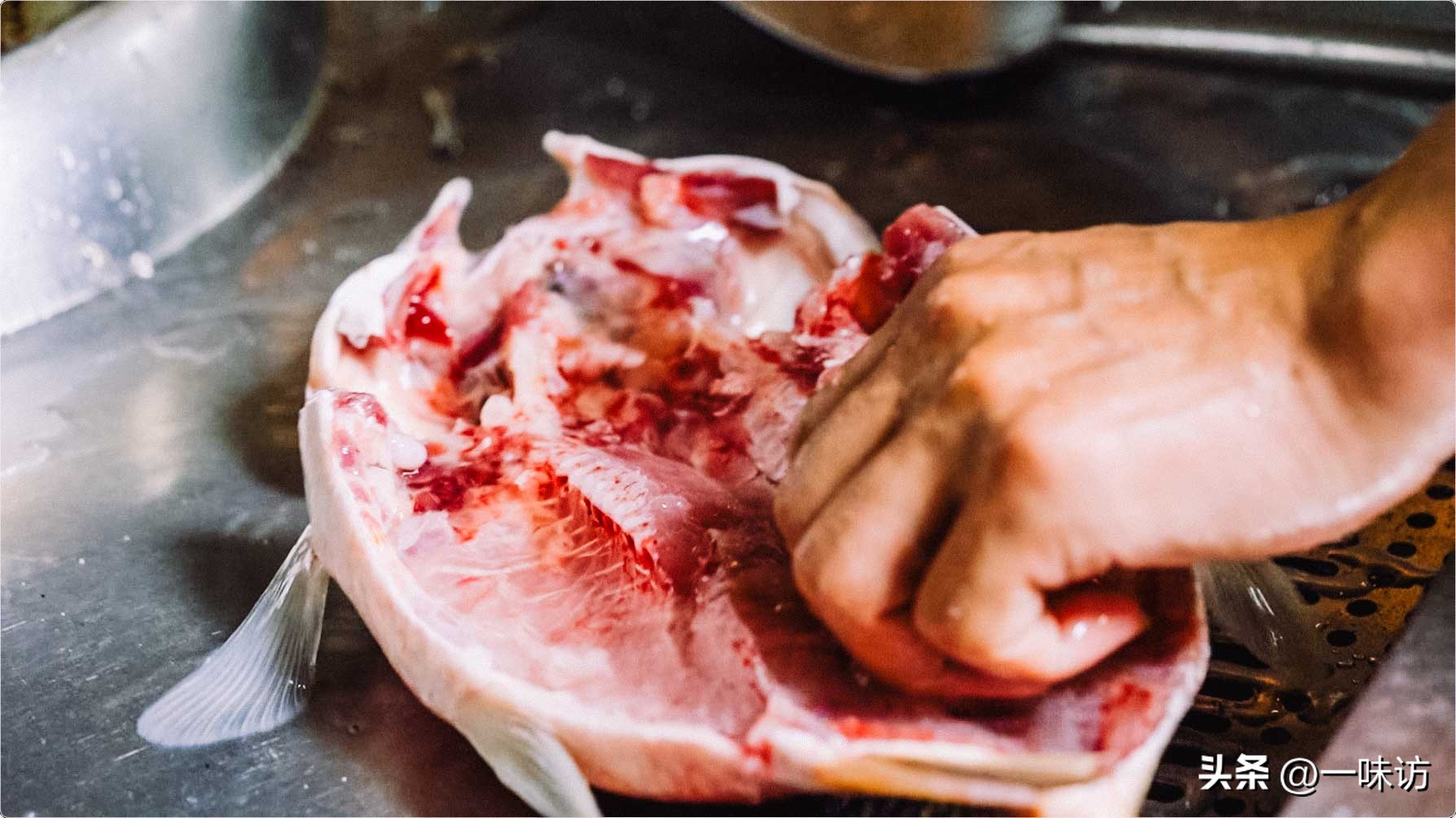 带鱼鳞的鲤鱼怎么做好吃,红烧鲤鱼炸带鱼的家常做法