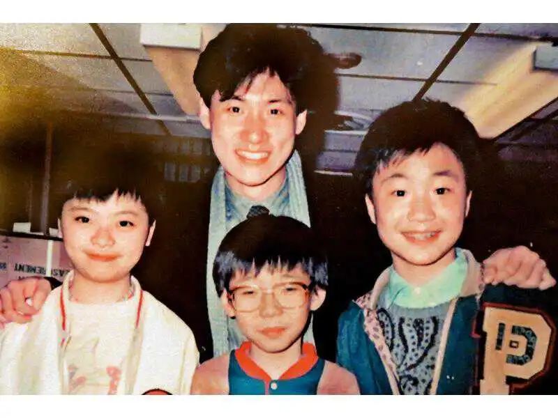 “港圈太子爷”街上收破烂，一天只赚60块！