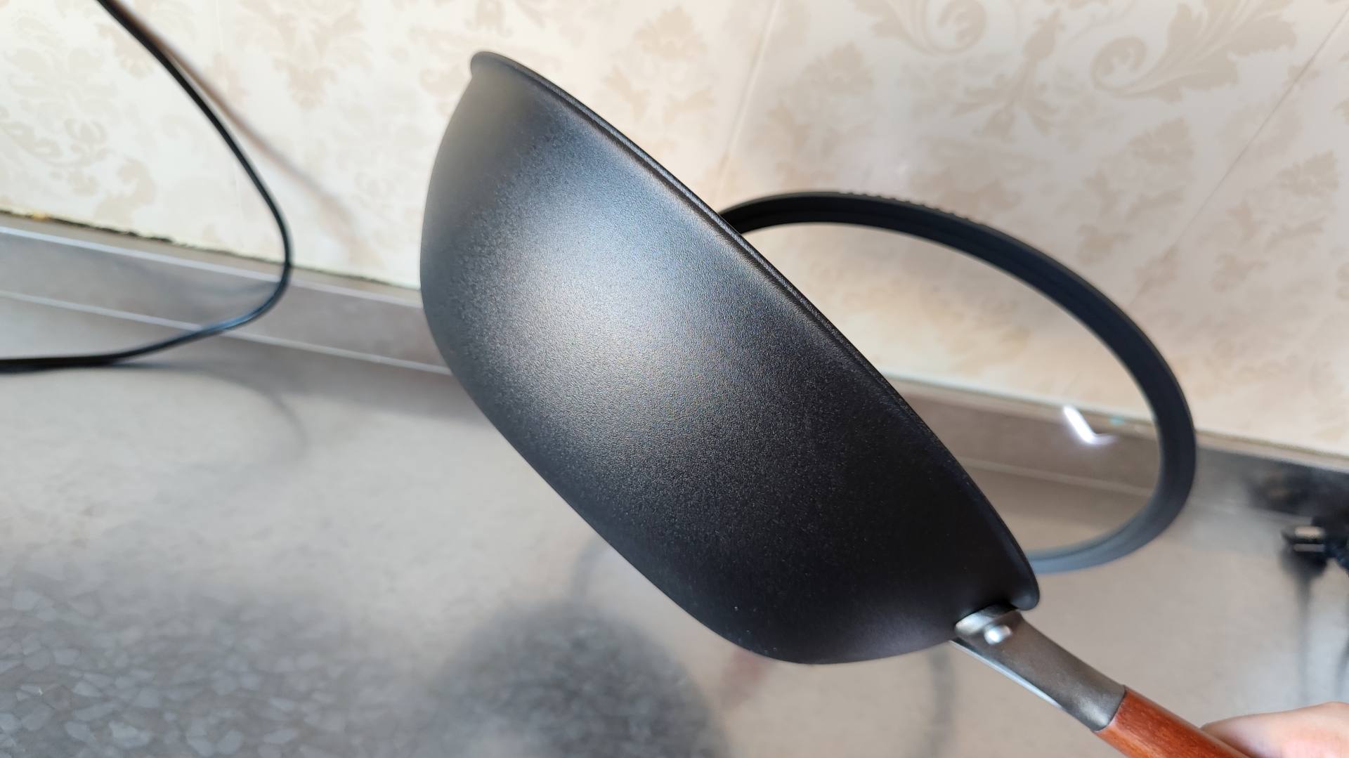 什么铁锅炒菜不易糊锅,铁锅怎么炒菜不容易糊