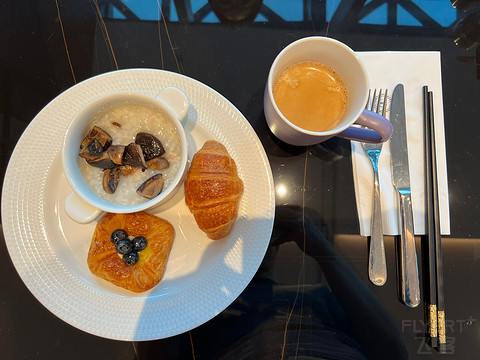 窗含西岭千秋雪成都环球中心雪山,窗含西岭千秋雪魅力成都