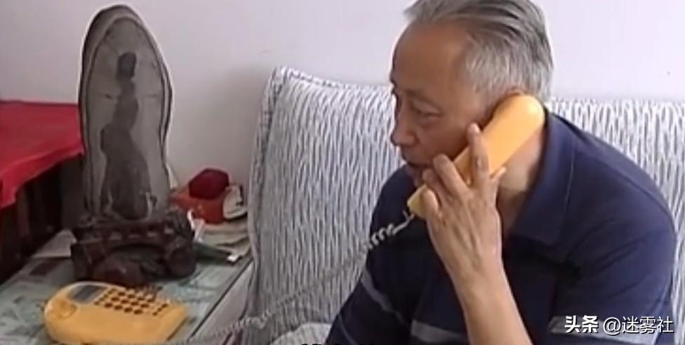 河南老汉花600元买发光水晶，深夜发出强光，专家：这只是萤石