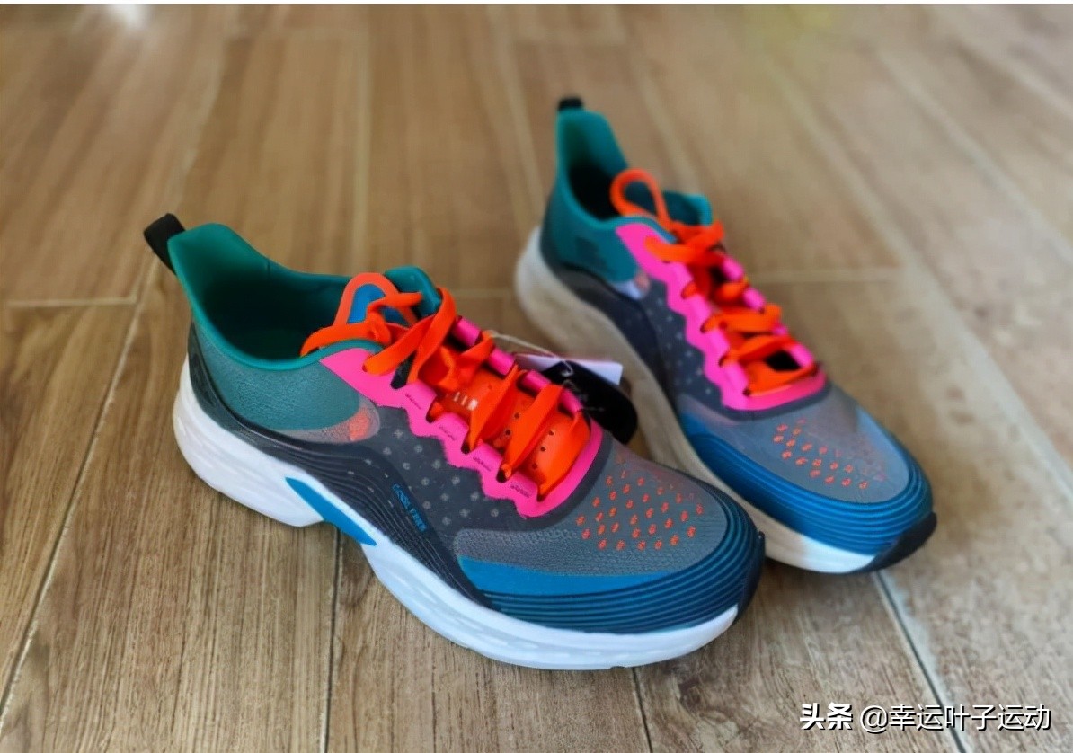 想买双跑鞋,轻便软弹跑鞋