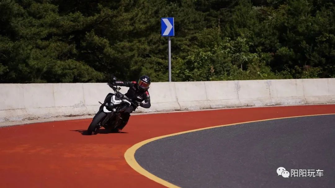 春风nk450街车坐高,国产三万五以内的四缸摩托车