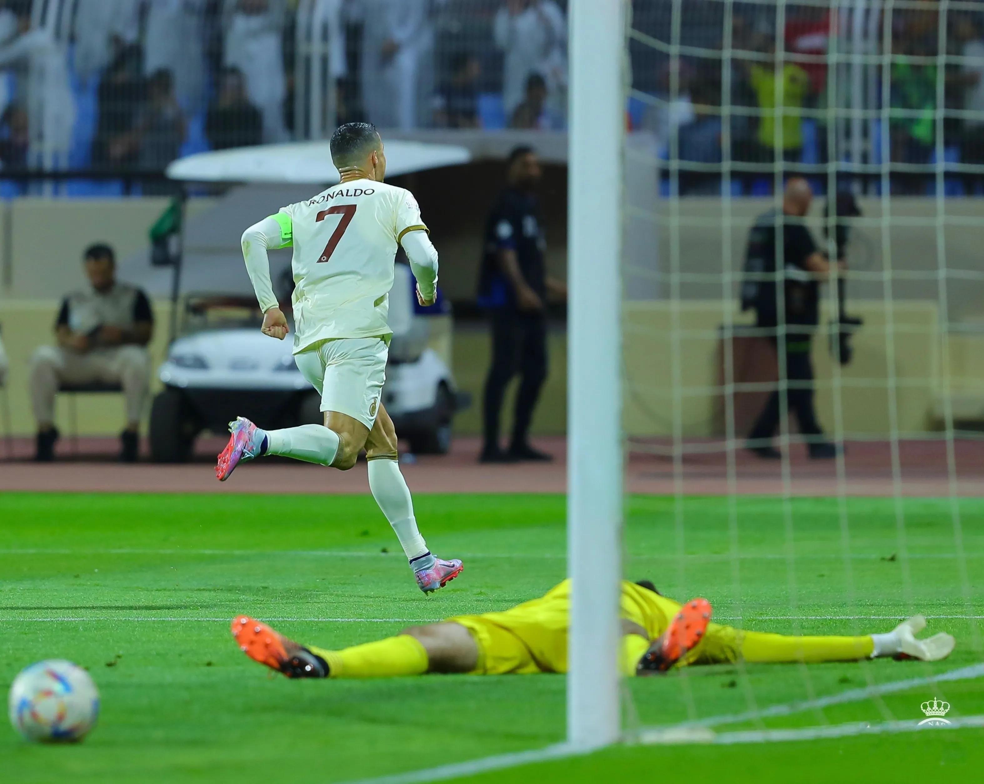 沙超杯C罗头球造险,c罗22分钟戴帽利雅得胜利5-1塔伊