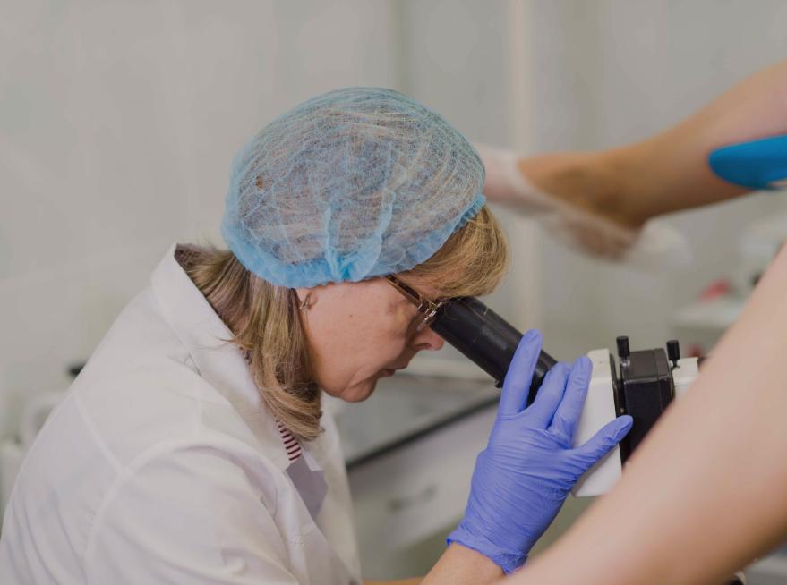 女性阴道有白色泡沫排出来，是咋回事？暗示了什么？看完涨知识了