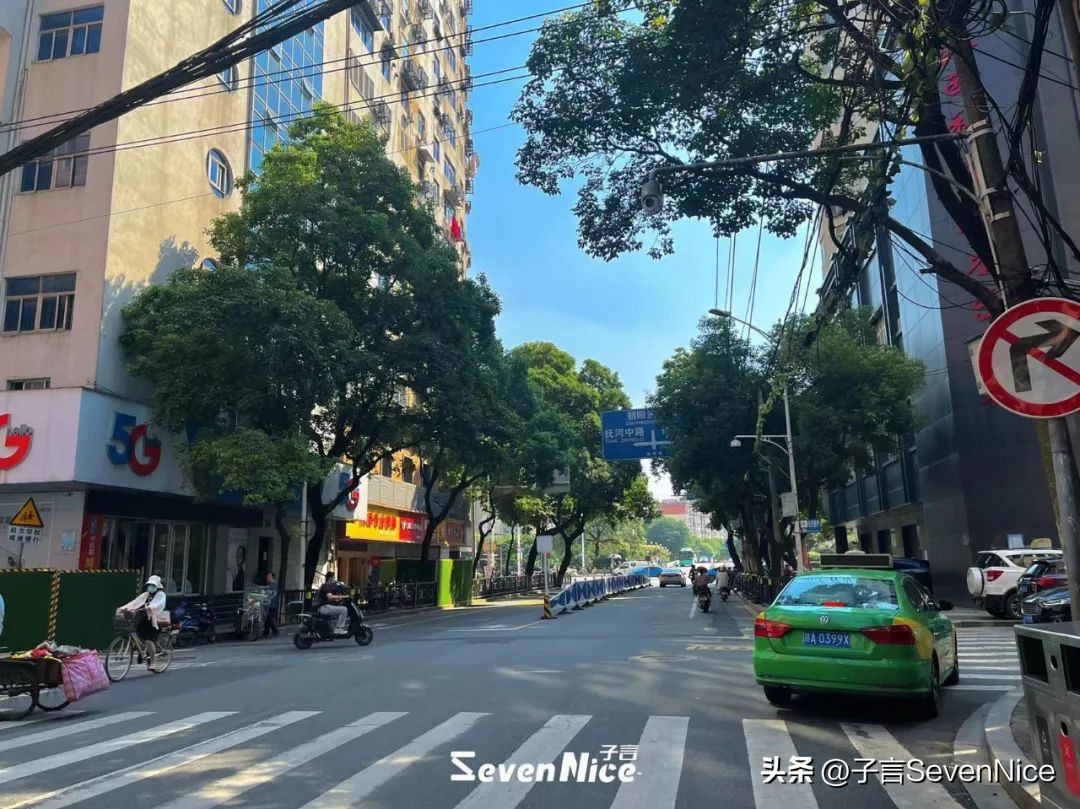 南昌一家超小店铺的臭豆腐,南昌中山路臭豆腐