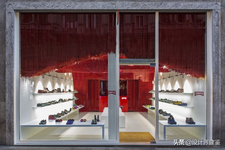 #设计鉴赏#——从展示橱窗到开放空间：商店展示柜的不同设计策略