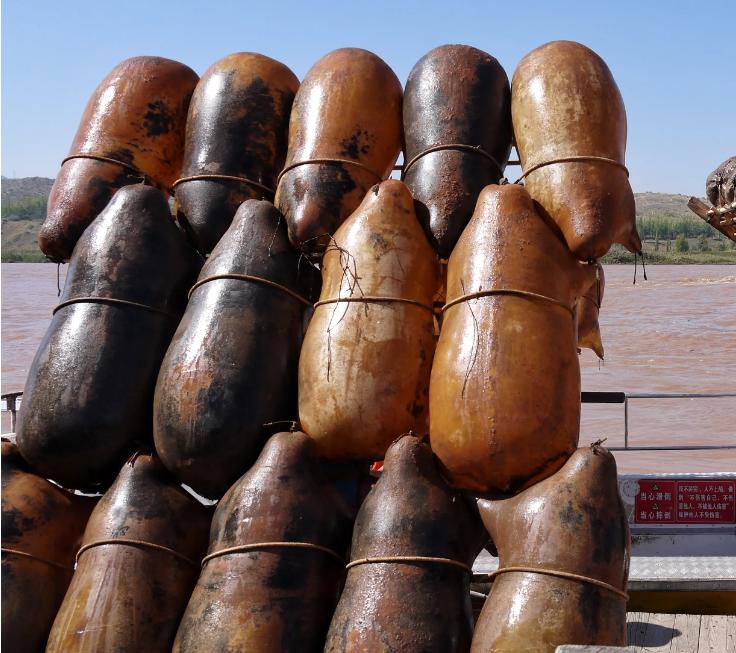 古代用油脂来制作防雨用具，曹魏时期铜雀台的瓦片上都有胡桃油