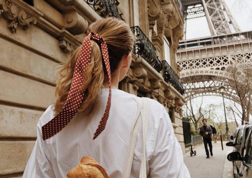 我妈刚转给弟媳20万，她买名牌包换奥迪车，我妈彻底坐不住了