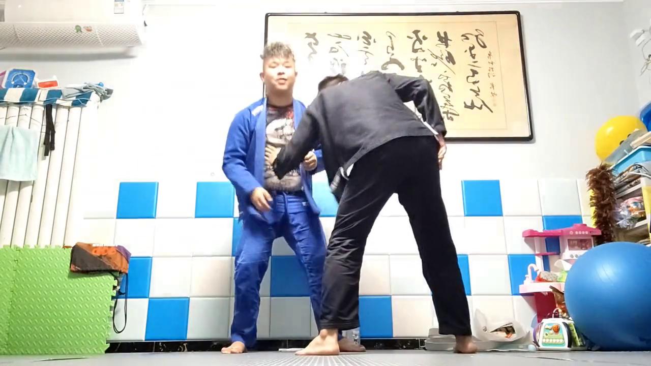 站立砸拳怎么防守,站立防守反击技巧