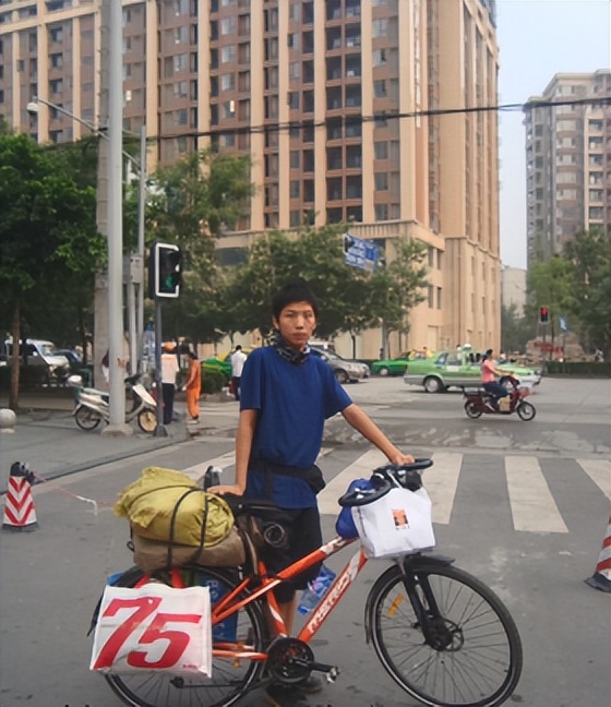 18岁她为了梦想放弃高考音频,18岁的他放弃梦想背井离乡