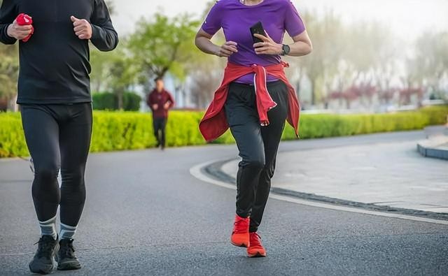 婆婆带了十几个亲属暴打儿媳妇,婆婆带十几个人暴打儿媳