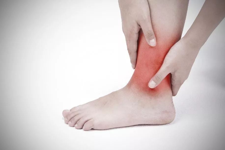 痛风反复发作！中医告诉你原因，教你一招温经通络，痛风不再来