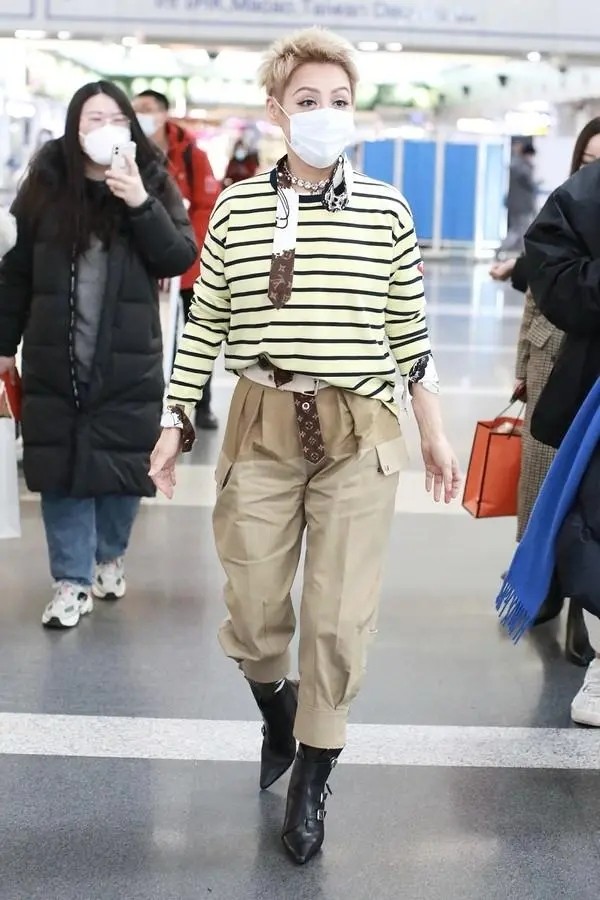 宁静大胆穿搭系列,48岁宁静的穿搭