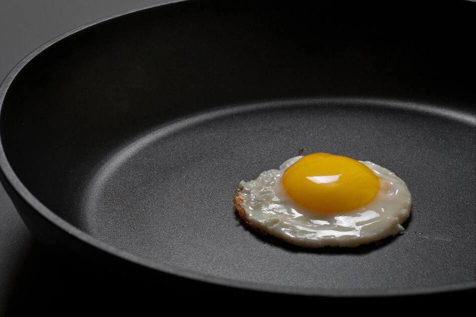 家用铁锅是生铁锅还是熟铁锅好,炒菜生铁锅和熟铁锅区别在哪里