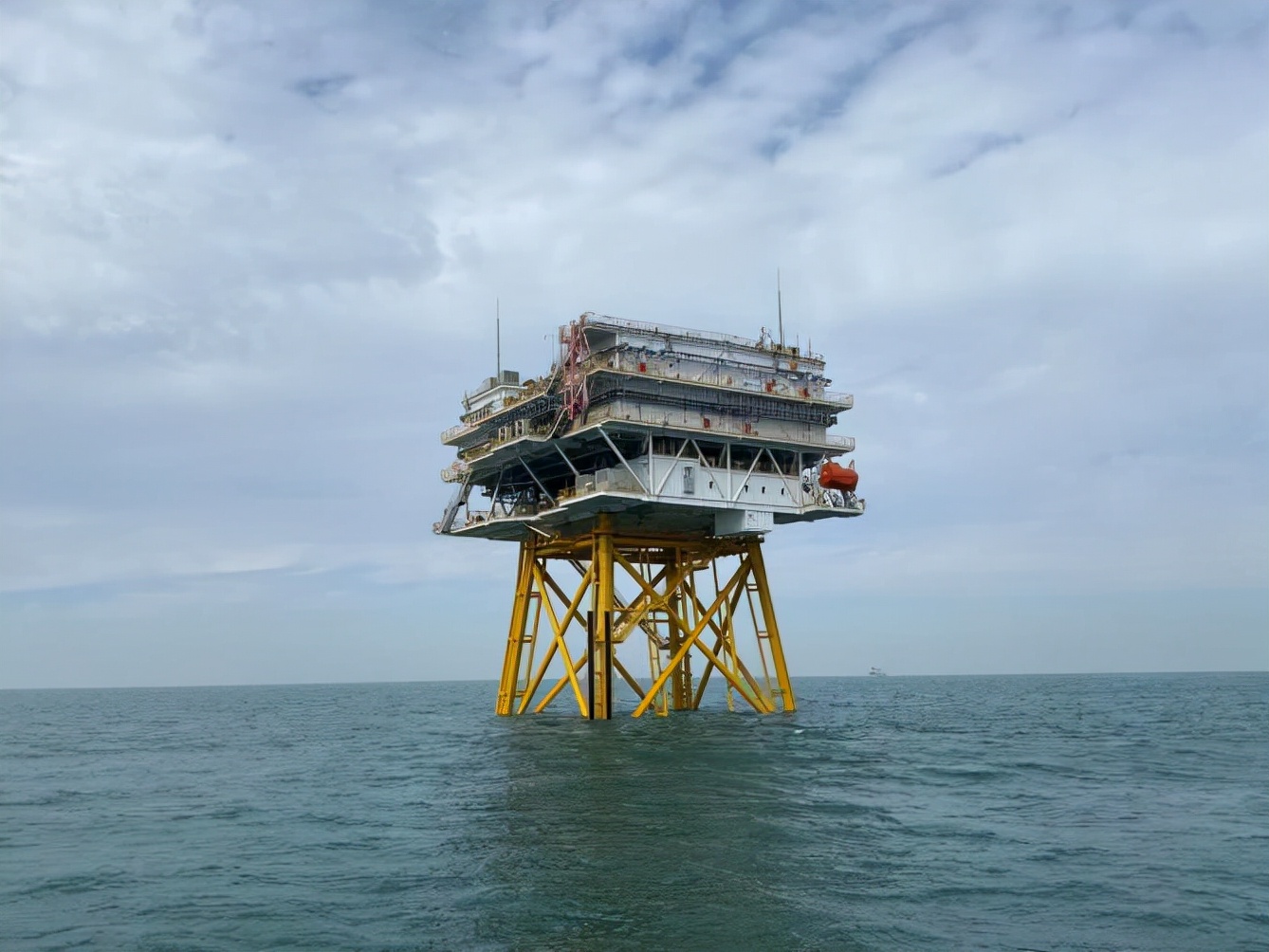 手机信号不用等风来!中国电信温州分公司开通华能苍南海上平台4G网络