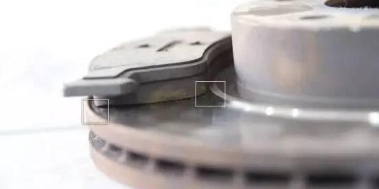 一踩刹车滋滋响怎么解决,踩刹车后面有咯噔异响怎么办