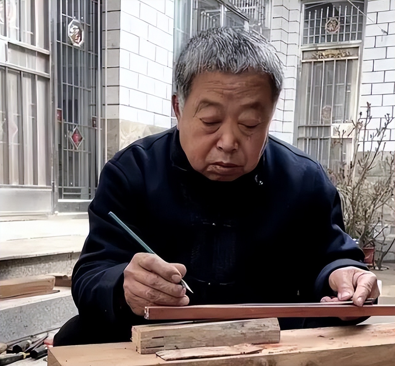 山东爷爷用榫卯制作功夫足球,用榫卯工艺制功夫足球