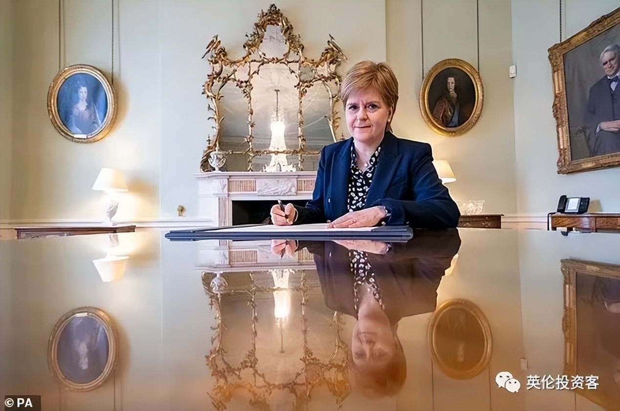 英镑有望跌到8.2吗,英镑暴跌对英国的影响