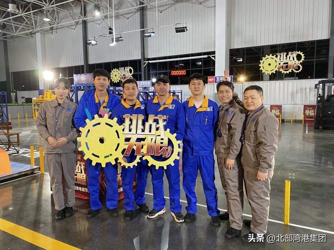 叉车牛逼技术视频,叉车能练啥绝活