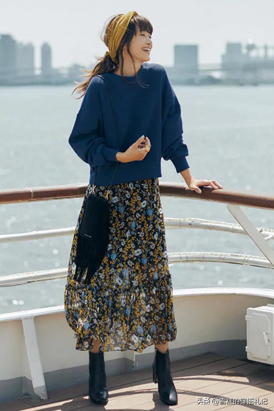 卫衣半裙春日巨火穿搭,卫衣半裙早秋这样穿时髦又简单