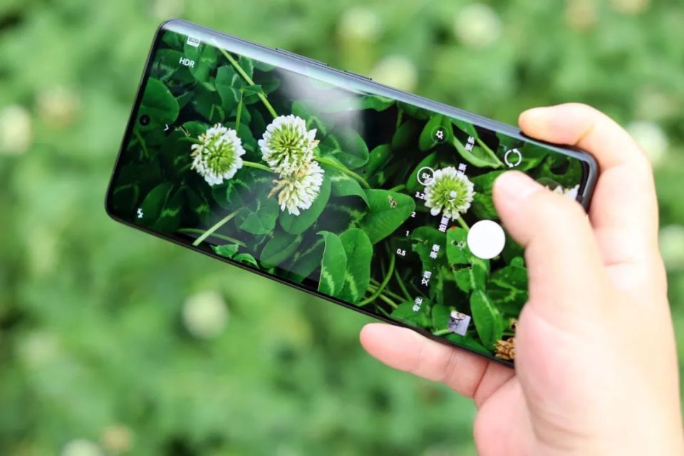 2K屏+IP68防水+16G+512G，小米13Ultra后置徕卡四摄，适合四种人