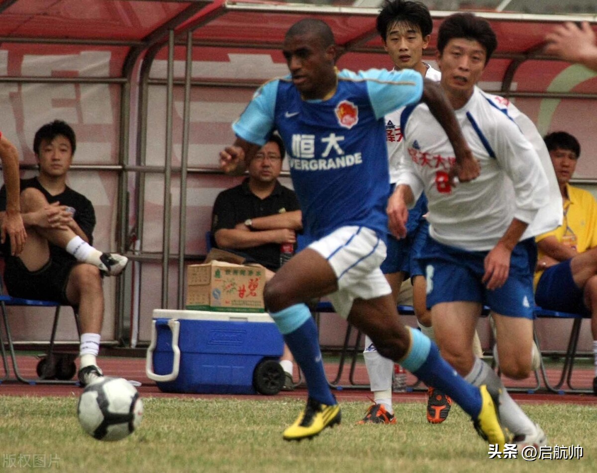 14年恩怨？广州队10比0南京有有，如今2比3南京城市现场球迷骂街