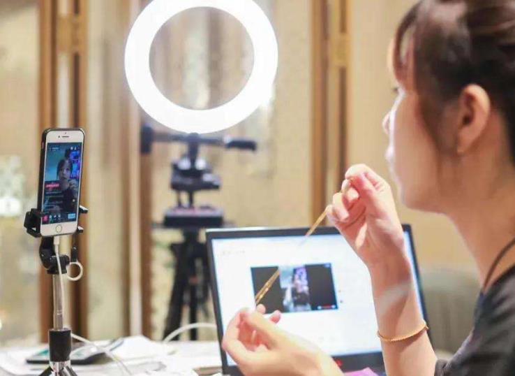 裁员30%，市值缩水92亿，曾经红极一时的蘑菇街，为何沦落至此？