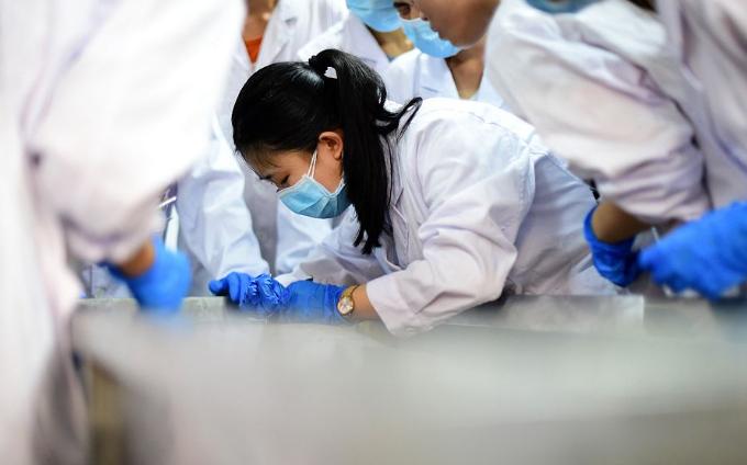 “三无家庭”的考生,为啥不建议学临床医学?老师说出专业现状