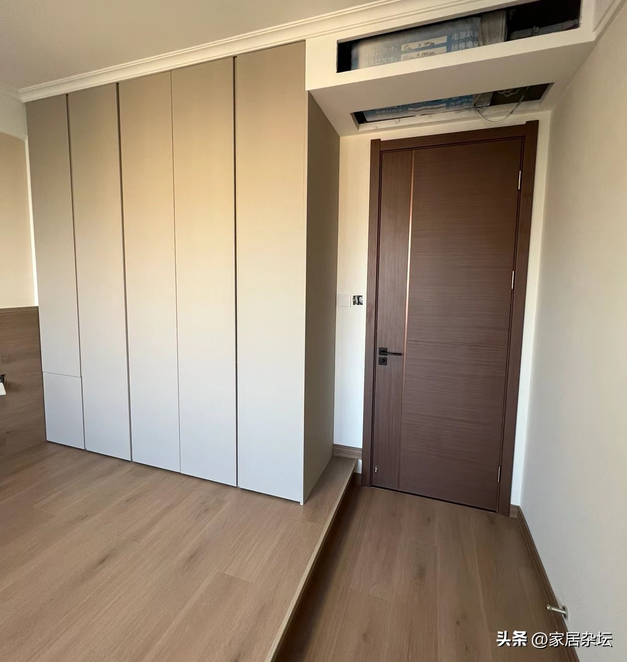 卧室小不能放床头柜怎么设计,卧室不做床如何设计好看