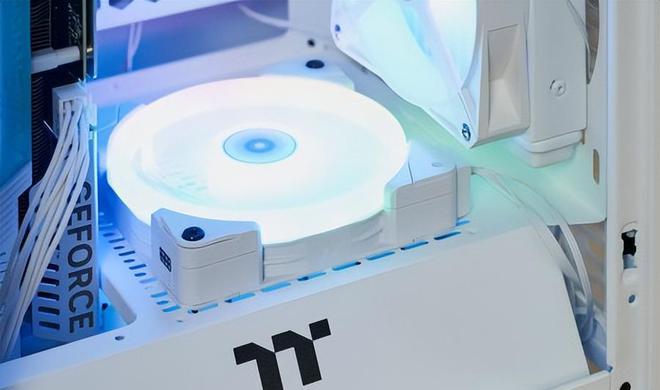 tower200机箱分体式水冷,ttthetower500机箱评测