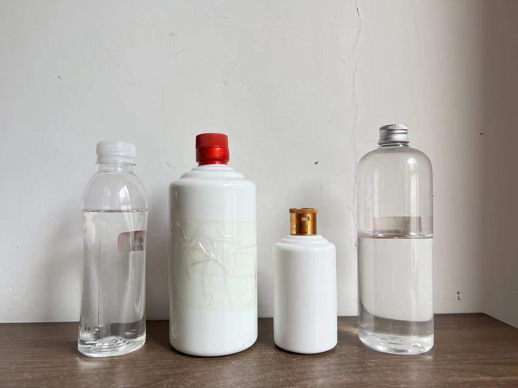 买白酒时别只看牌子和价格,警示朋友们不要从网上购买白酒