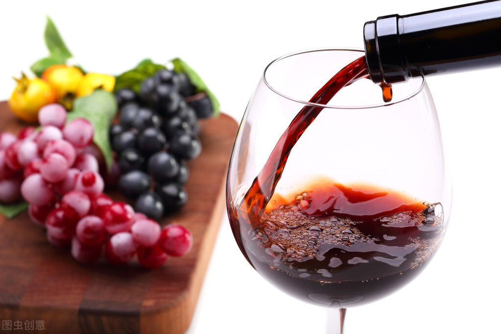 网上卖红酒新模式,卖红酒如何赚3个亿呢