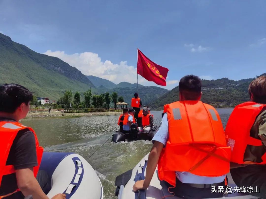 村干部战斗在防汛一线,雷波县防汛救灾演练