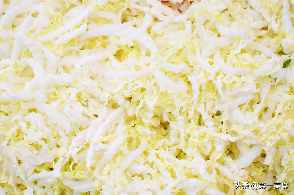 白菜馅挤水的正确方法,白菜饺子不要肉怎么做