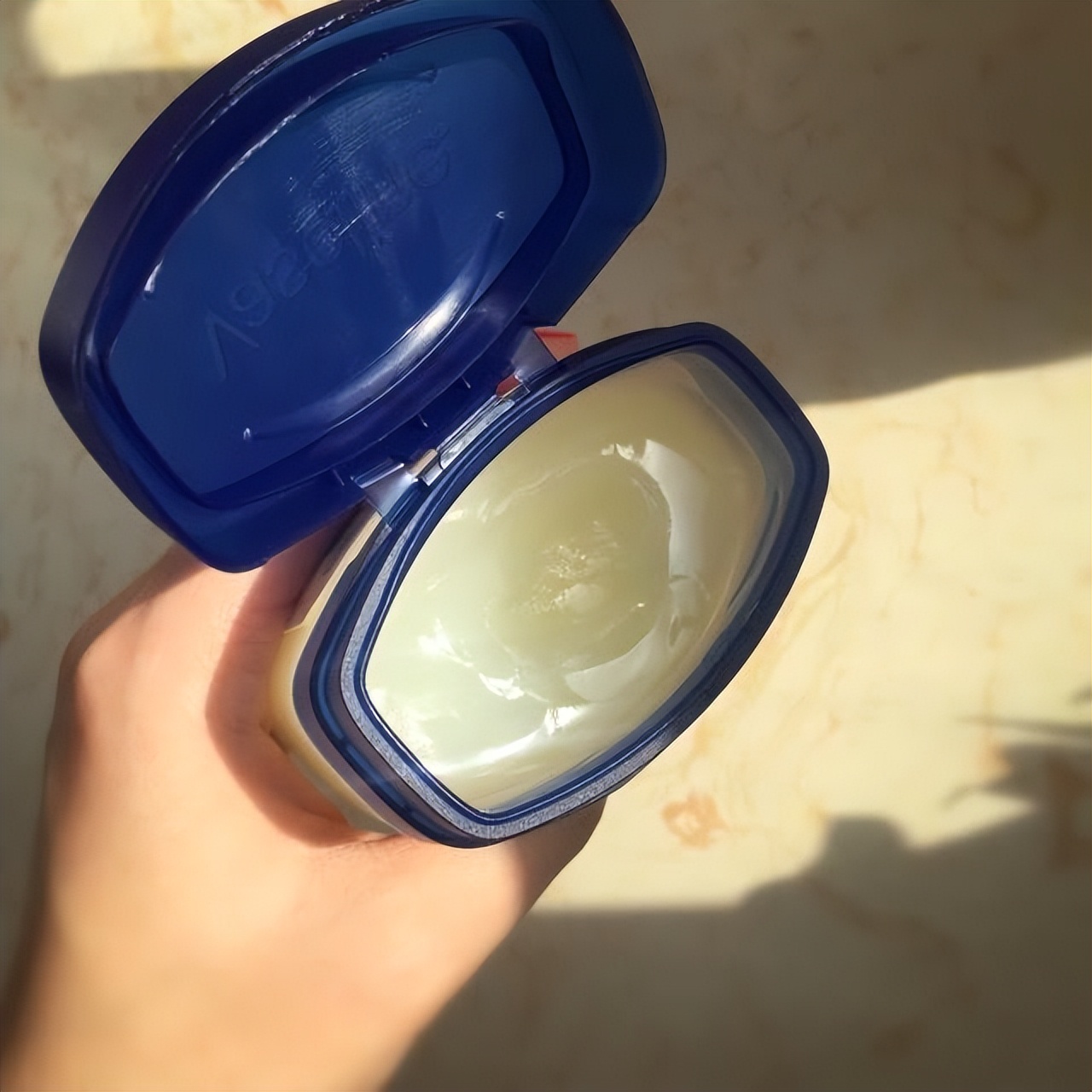 脸上起皮了是怎么回事,脸上起皮是什么原因怎么办