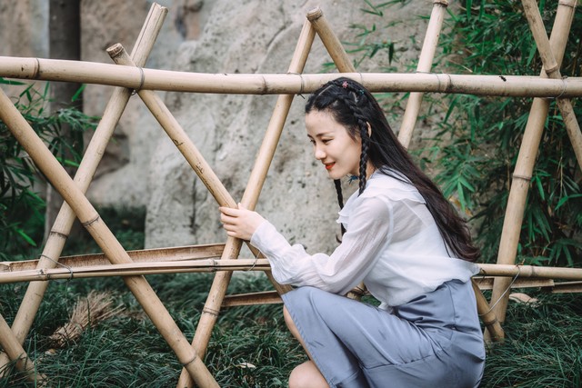 情侣之间感觉配不上对方的句子,情侣在一起有一方觉得配不上