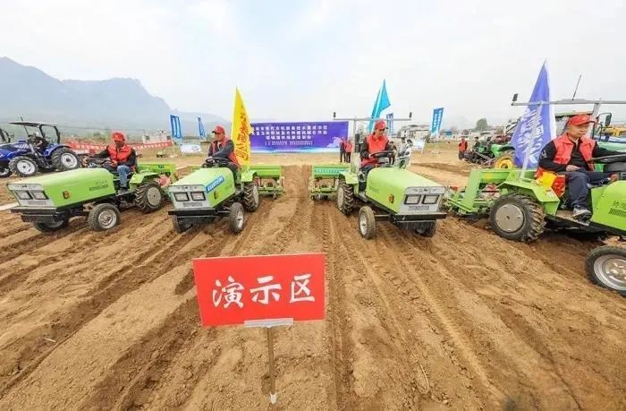 慧种田农机微课堂,农机助耕种田视频