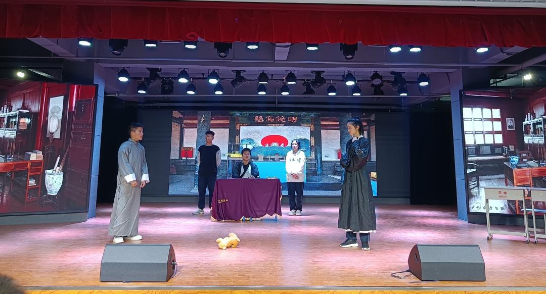 众志成城筑廉洁校园，两袖清风育桃李芬芳——河津中学举办“从我做起，敬廉崇洁”为主题的校园文化艺术活动