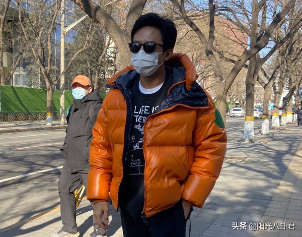 央视春晚第三次联排邓超,赵丽颖朱一龙现身春晚联排