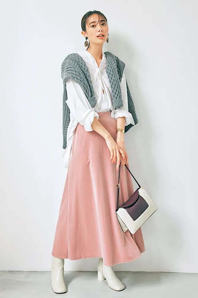 穿裙子靴子过年,过年穿了裙子显瘦