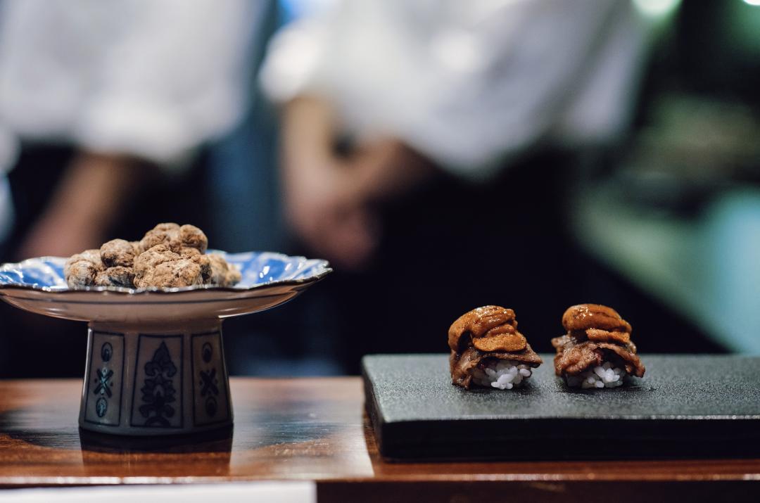 配备一星米其林黑珍珠餐厅,比米其林黑珍珠高端的餐厅