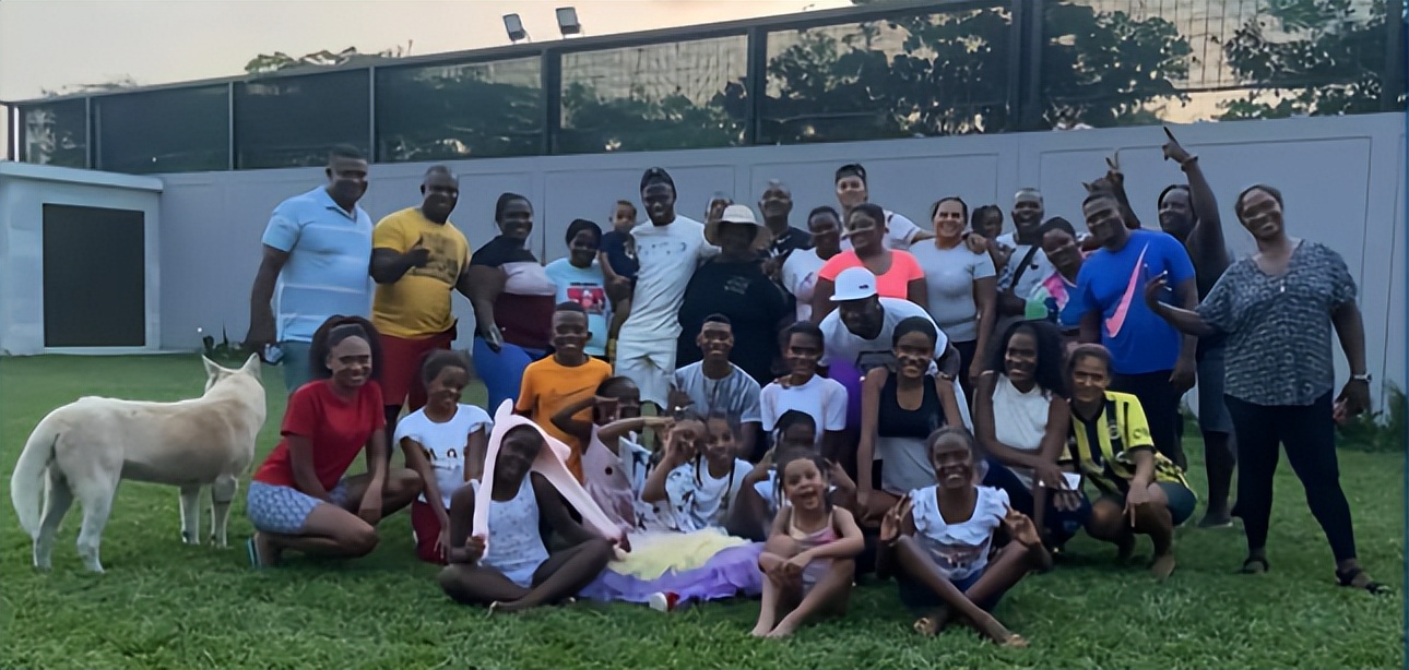 卖牛奶养家、用布当球踢、妹妹被绑架！这个男人刷新尘封92年的世界杯历史